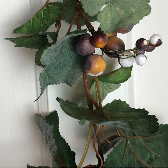 Garland of Faux Grape Leaf Silk and plastic 6’ GUC - Picture 3 of 4